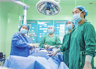白衣执甲 护佑人民健康
