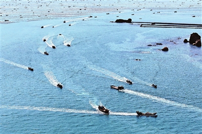 船行碧波间 耕海正当时