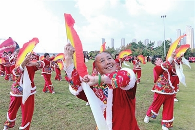 渔家秧歌展风采 樱花湖畔文化兴