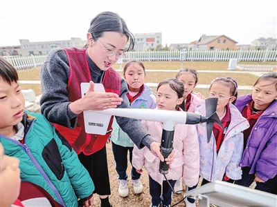 小手拉大手 童心筑绿梦