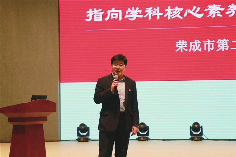 荣成市品牌项目及特色学校建设校长答辩活动举行
